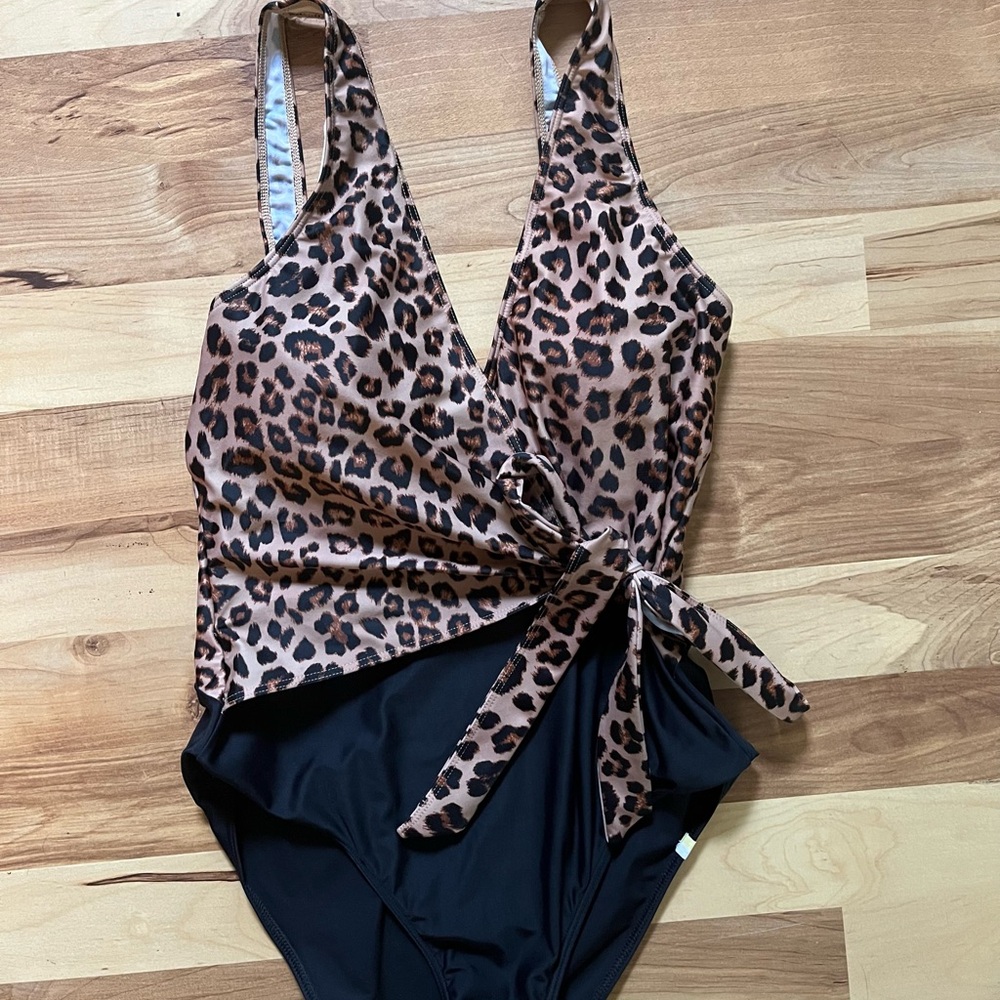Summersalt The Perfect Wrap One-Piece Swimsuit size 8
